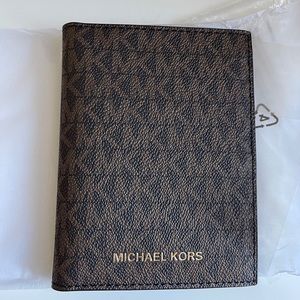 Michael Kors Signature Jet Set Passport Wallet